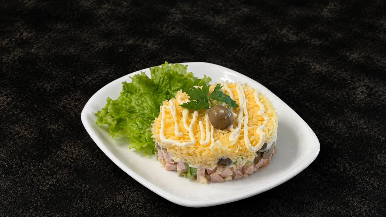 Салат з копченою куркою